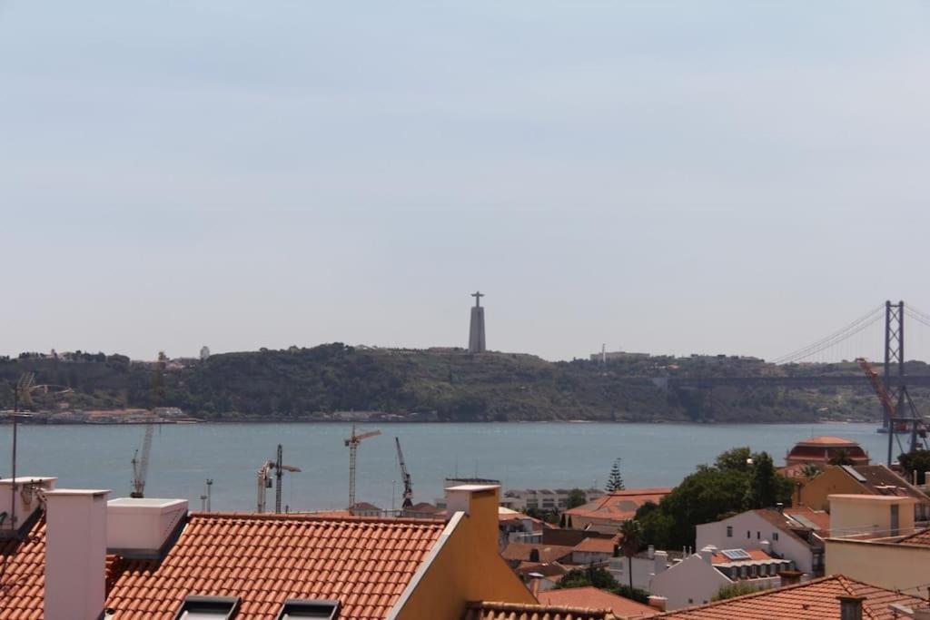 Charming Meio A Lapa Iii Amazing Terrace View Lisbon