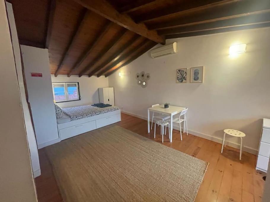 Charming Meio A Lapa Iii Amazing Terrace View Lisbon