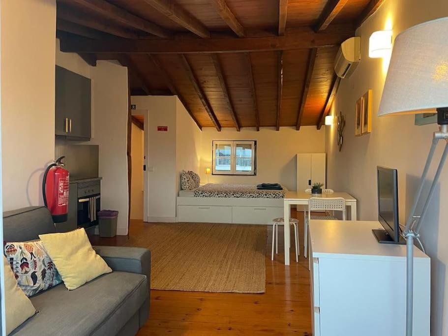 Charming Meio A Lapa Iii Amazing Terrace View Lisbon