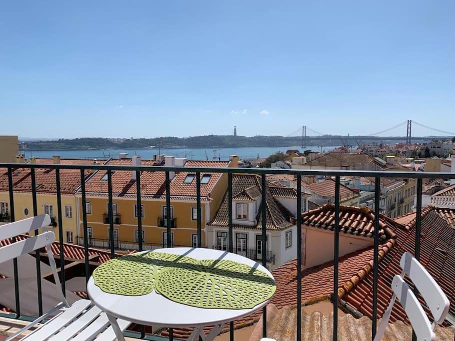 Apartment Charming Meio A Lapa Iii Amazing Terrace View Lisbon